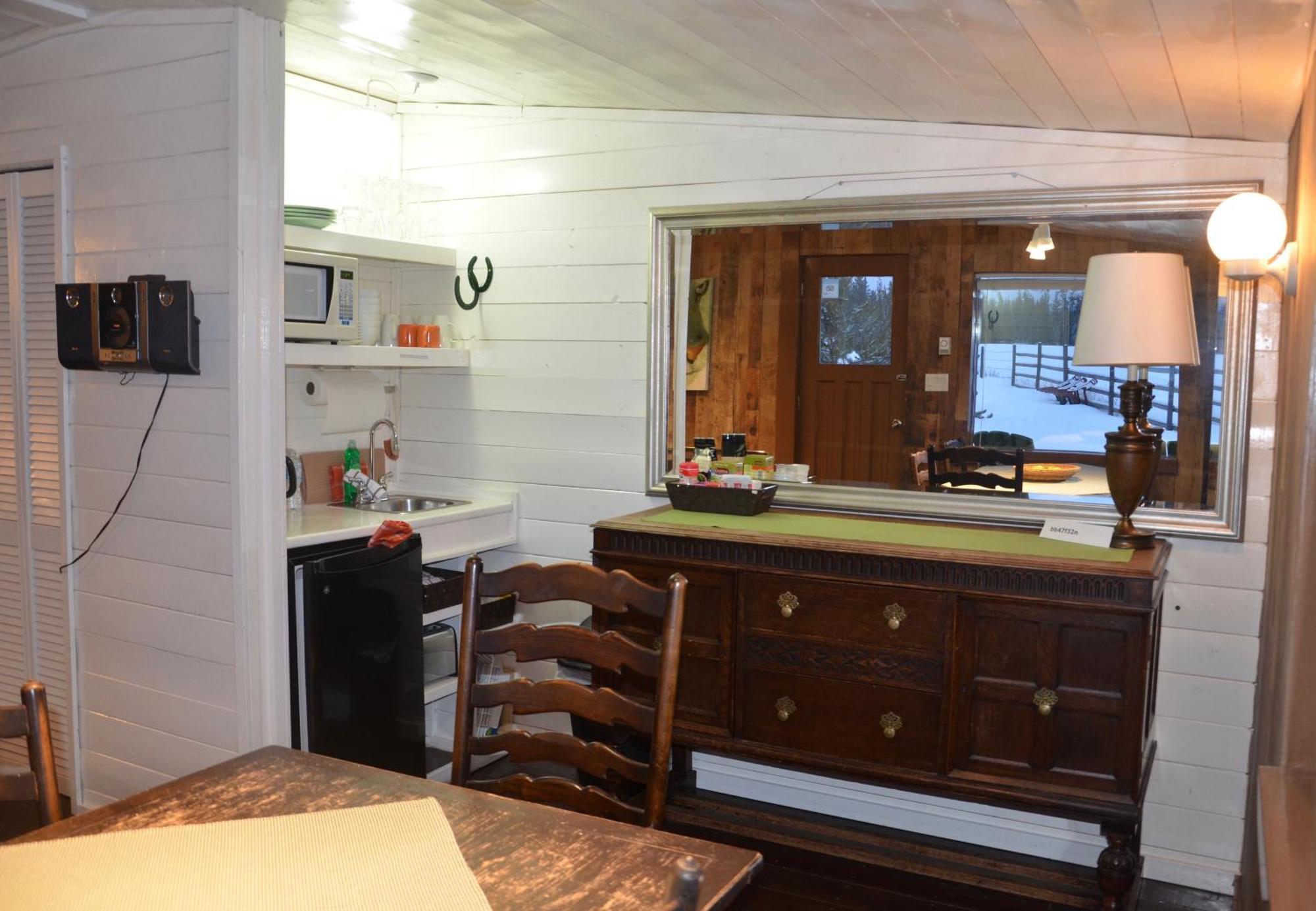 Woodhouse Cottages And Ranch Prince George Exteriör bild